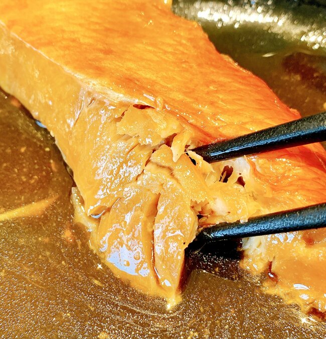 「大盛3杯食べちゃいました」吉野家の“肉と魚のダブル定食”ご飯おかわり無料なのが嬉しい！「おばあちゃんの味がする」「懐かしくて泣けてきた」《実食レビュー》