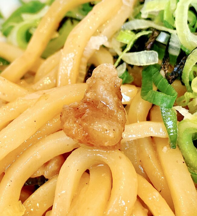 「禁断のW炭水化物」「背徳すぎだろオイ」吉野家の“よくばりセット”1100kcal超えでボリューム感がハンパない！「カロリー度外視の最高なやつ」