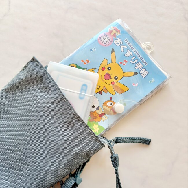 「ポケットがわりに使ってます」無印良品の“大きく開くサコッシュ”が使い道いろいろで優秀すぎる!「サッとお出かけできて最高」「見た目以上の収納力」