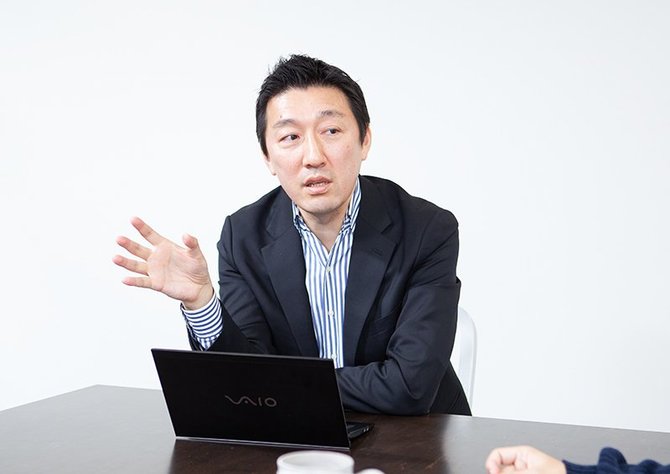 徳力 基彦氏 アジャイルメディア・ネットワーク / 取締役CMO NTTやIT系コンサルティングファーム等を経て、2006年にアジャイルメディア・ネットワーク設立時からブロガーの一人として運営に参画。「アンバサダーを重視するアプローチ」をキーワードに、ソーシャルメディアの企業活用についての啓蒙活動を担当。2009年2月に代表取締役社長に就任し、2014年3月より現職。 画像提供:Agenda note