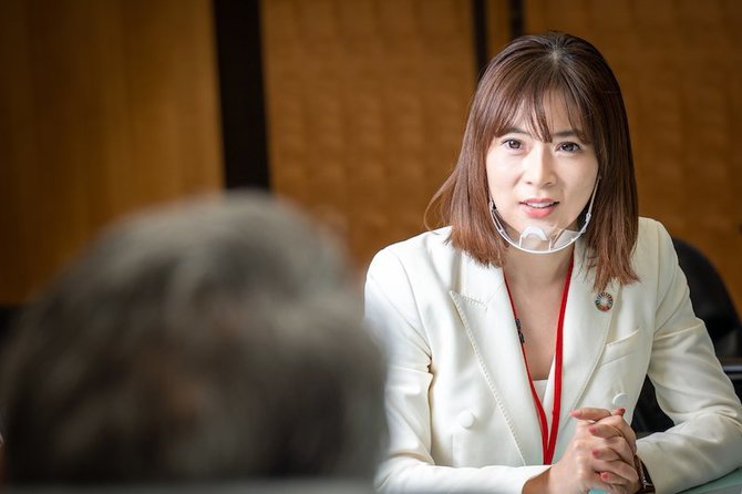 写真:馬渕磨理子氏2