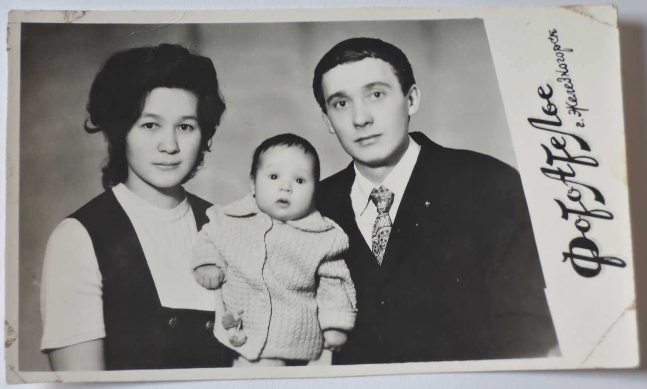 左よりリュドミラ、タチアナ、エリハム(リュドミラの夫)。1974年