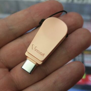 スマホとPCの両方で使える3-in-1のUSBメモリーが64GBで1180円