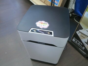 手をかざすだけで開閉する、掃除機にも変身できるゴミ箱