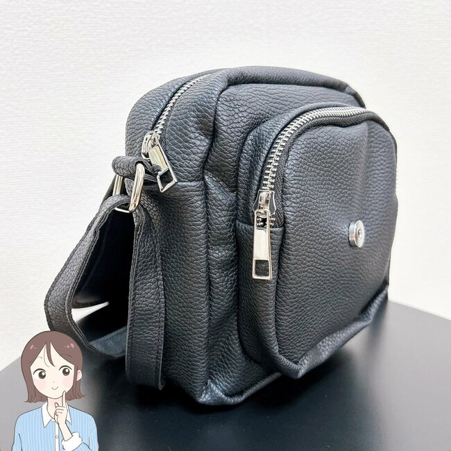 お薬手帳や処方薬がすっぽり！3COINSの「めちゃ軽ショルダー」通院バッグにちょうどいい！《購入レビュー》