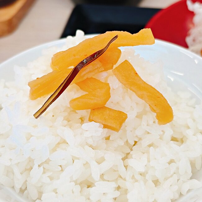 「全部食べたらお腹いっぱい」「ボリュームたっぷり！」かつやの“わんぱく定食”食べ応えがスゴすぎる！「大きくてカリッカリでうまぁ」