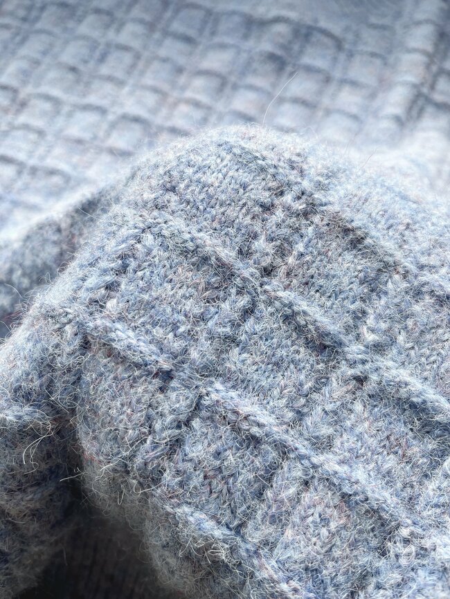 50%オフはお得すぎる…！グローバルワークの“ふわふわニット”上半身をまるっとカバーしてくれて嬉しい！「もっちり暖かい！」「この冬一番のお買い物かも」