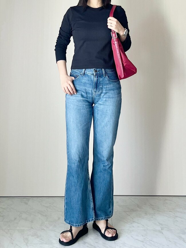 「毎年出してほしい」「これが欲しかった!」ユニクロの“1290円トップス”脚長効果バツグンの名品でした!「私の中でベストセラー!」