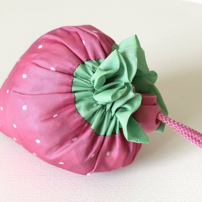 可愛すぎて即買いした！アフタヌーンティーの「畳まなくていいエコバッグ」苺みたいなフォルムがたまらない！《購入レビュー》