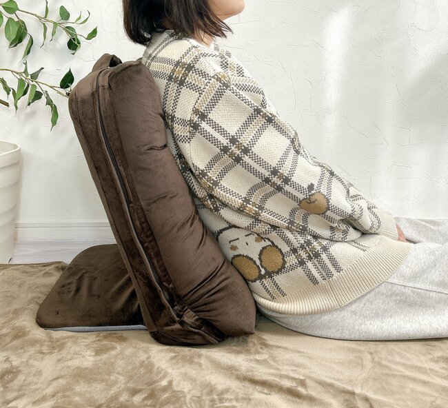 「腰がめちゃくちゃ楽になった」ダイソーの“メッシュ背もたれ”220円でここまで快適になるなんて…!「会社用を追加購入」「流石に良すぎこれ」