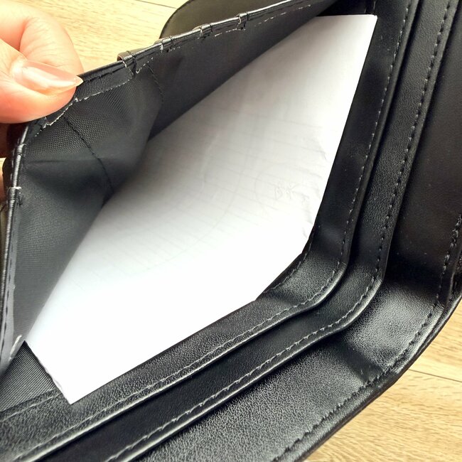 【しまむら】レシートや病院の明細書がすっぽり入って便利！979円の「ポケットたくさん財布」お会計がスムーズになって嬉しい！《購入レビュー》