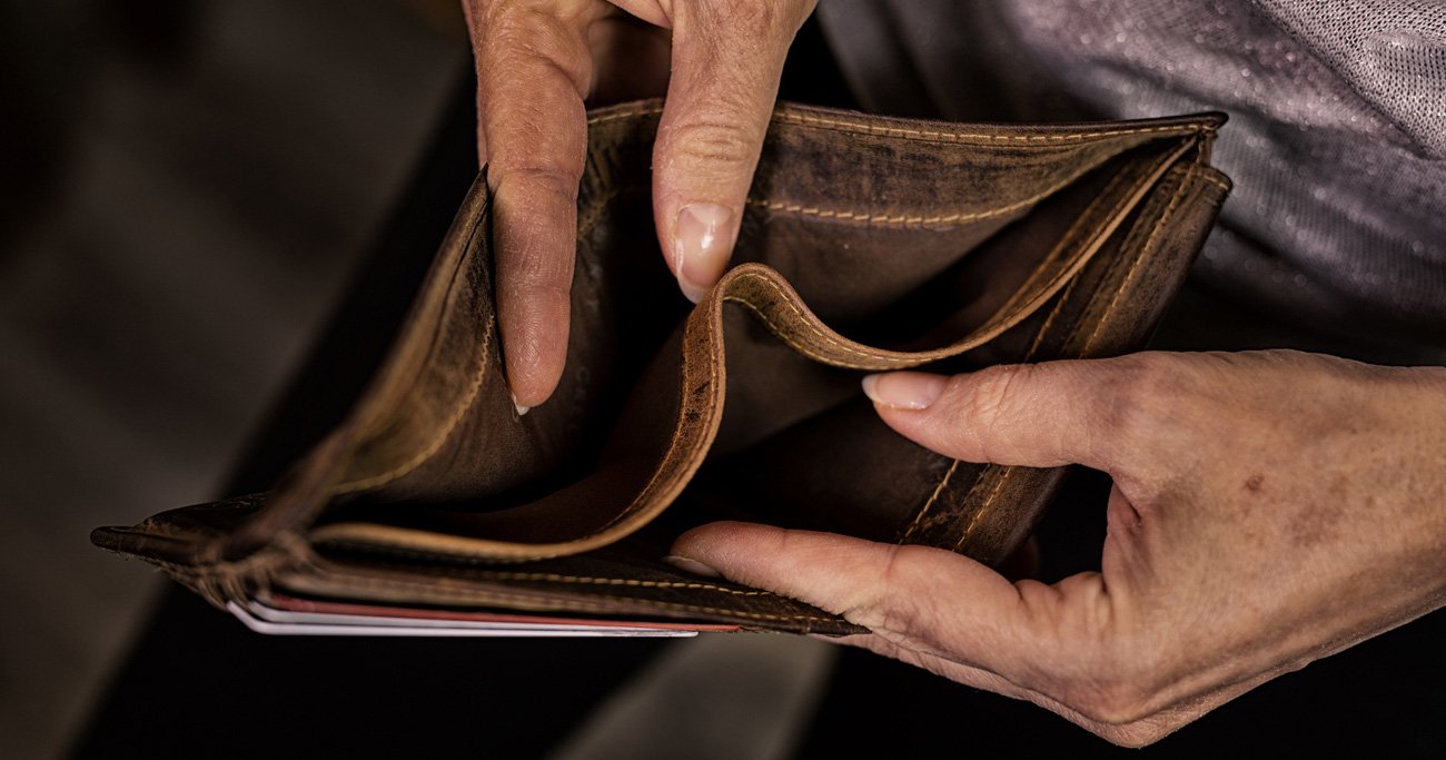 給料と年金で収入が「月8万円」の69歳女性、「生活保護」を受給しない“驚きの理由”とは