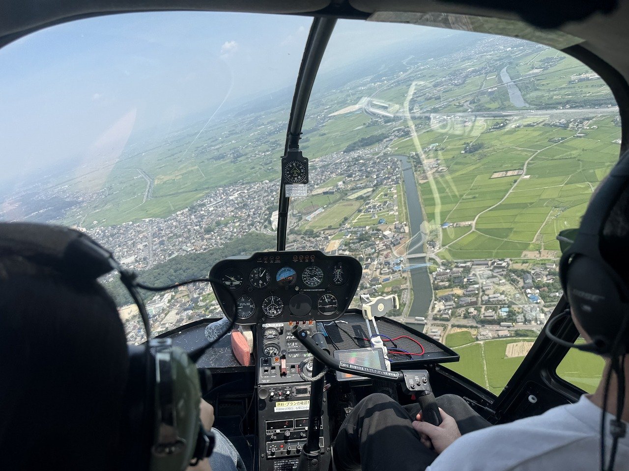 ロビンソンR44の機内から