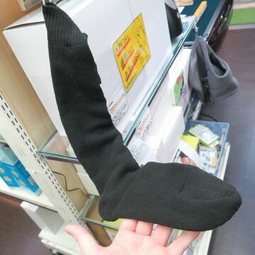 ヒーター内蔵靴下登場！ 見た目はアレだがガチであたたか～い