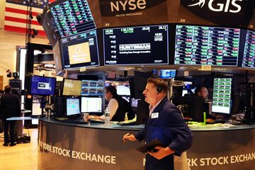 ダウ平均、800ドル超上昇　利上げ巡る懸念和らぐ
