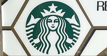 お薬手帳や処方薬がすっぽり入った！スターバックスの“バッグ型ポーチ”が即買い級のかわいさ！ふわふわハンカチ付きで嬉しすぎる！《購入レビュー》