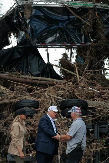 トランプ氏、洪水被害のテキサス州を訪問　政府の対応を称賛