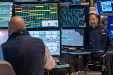 米国株は再び上昇基調に、影落とす22年インフレの記憶