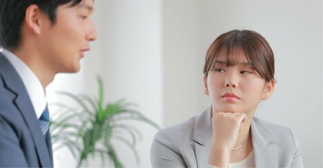 「コイツ、私を蹴落とそうとしてる…」出世欲をこじらせて“同僚は敵”と思い込む「内向き社員」を感じよく撃退する、超シンプルな方法とは？