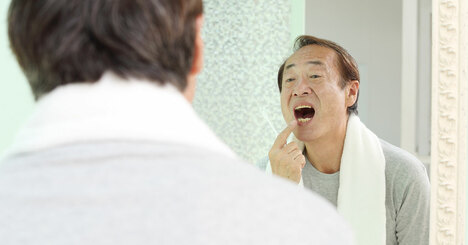 歯の喪失リスクを高める原因、実は「教育歴」「職歴」も関係か