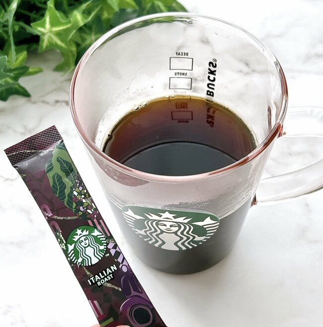 こんなん見たら買うしかない…！スタバの“カップみたいなポーチ”チョコやコーヒー付きでお得感すごい！「ファスナーがとてもキュート」「シルバーの繊細な感じが気に入りました」