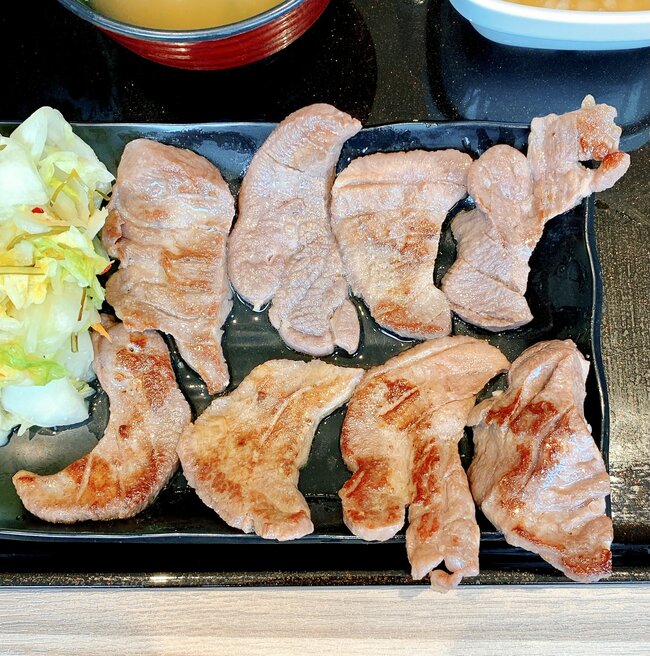 「肉多すぎてワロタ」「お腹ぱんぱん」吉野家の“よくばりすぎるメニュー”ご飯おかわり自由なのが嬉しい!「とんでもなく美味しかった」《実食レビュー》