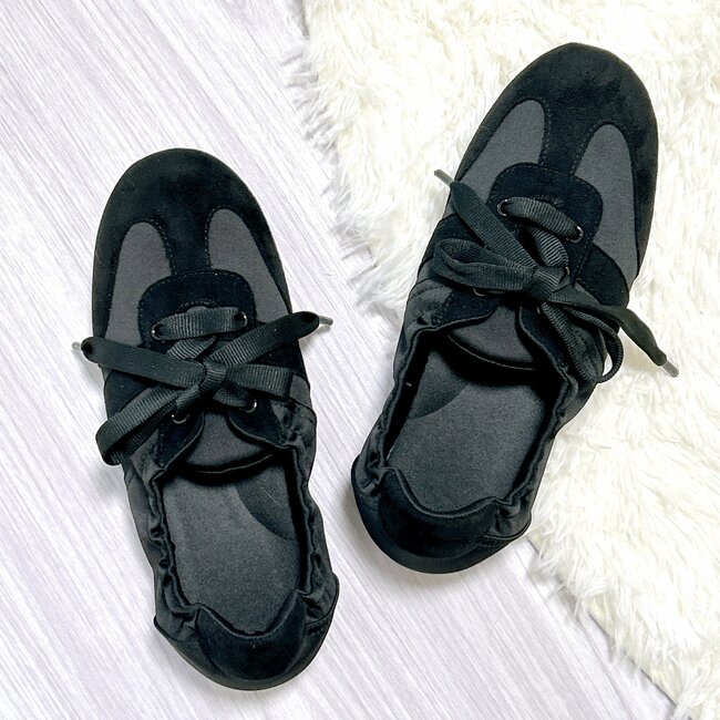 「鬼鬼鬼可愛すぎる」「本気で全色買いするか迷ってる」GUの“めちゃ軽シューズ”楽ちんすぎて、もう他のスニーカーに戻れないよ…！