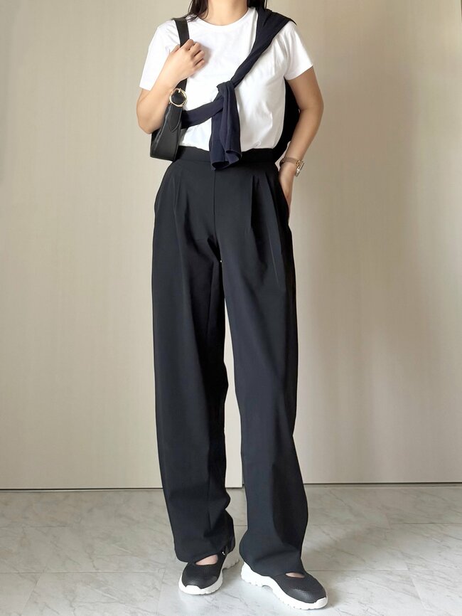 【無印良品】「何枚も持っています」「昨年も購入しリピート」990円の“レビュー絶賛Tシャツ”2枚購入して正解でした！「身体が細く見える気がします」《購入レビュー》