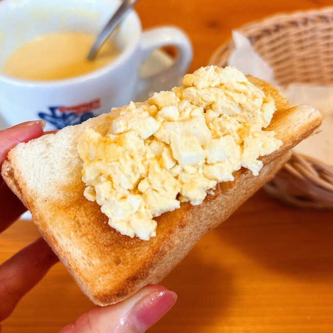ウマすぎてもっとパンが欲しい!コメダ珈琲の“600円モーニング”濃厚とろっとろで口の中が幸せ!「パンを浸したら最強」「バケツで飲みたいくらい好み」