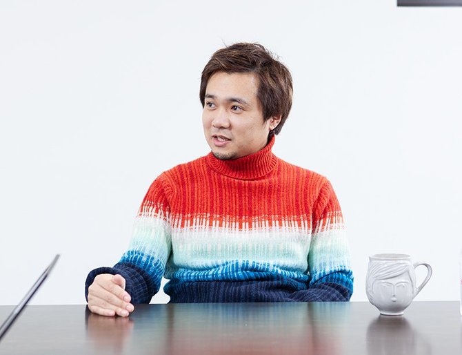 光本 勇介氏 株式会社バンク 代表取締役兼CEO 10歳から18歳までデンマークとイギリスで過ごす。2004年青山学院大学卒業後、オグルヴィ・アンド・メイザージャパン入社。2008年ブラケット(現ストアーズ・ドット・ジェーピー)を設立し、代表取締役兼CEO就任。2013年ブラケットをスタートトゥデイ(現 ZOZO)に売却。2016年MBOを実施し、ブラケット取締役会長に就任。2017年バンクを設立し、代表取締役兼CEO就任。2017年「CASH」をリリース、その後DMM.comへ全株式を売却。2018年MBOを実施。 画像提供:Agenda note