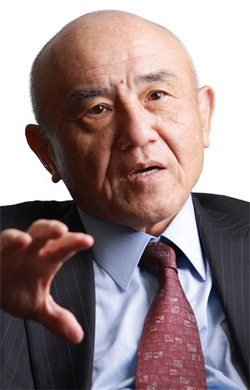三菱ケミカルHD社長が語る、三菱化学・樹脂・レイヨン統合の狙い
