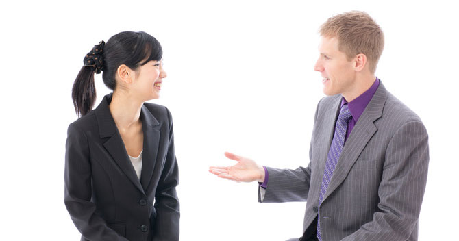 「何でも質問してください」をビジネスシーンで英語で言うには?