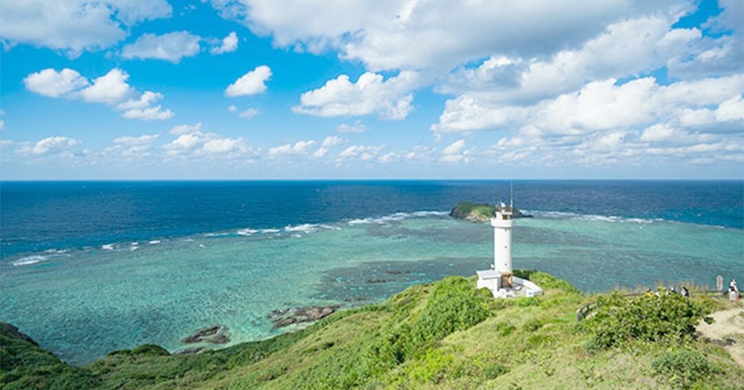 石垣島の北端にある平久保崎灯台は島を代表する景勝地