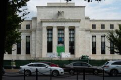米消費者に潤沢な資金、高金利の長期化も