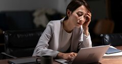 【ショートストーリー】「残業沼」にハマった彼女