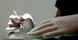 日本人の理想「ポックリ死にたい」が、変死体で検死扱いになるワケ【元監察医が解説】