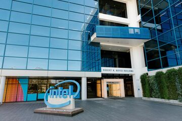 インテル、半導体設計と製造を一段と分離へ