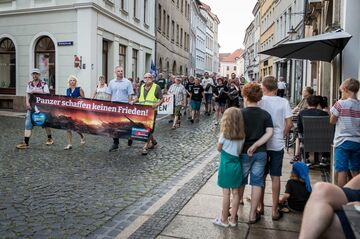 ドイツで勢いづく極右、ちらつくナチスの過去