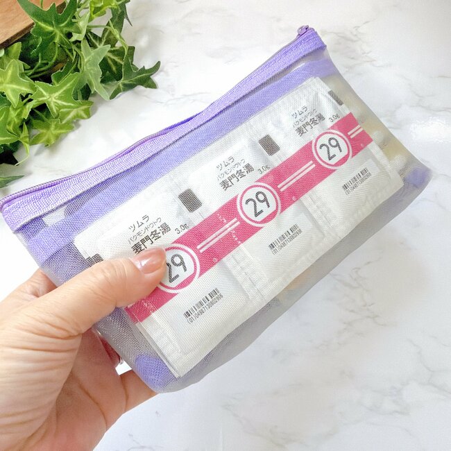 お薬が150錠も入った!セリアの「仕分けできるポーチ」が大容量でオシャレ!《購入レビュー》