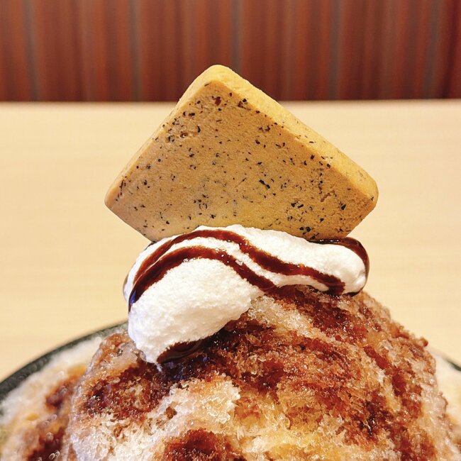 「美味すぎてほぼ毎日食べてる」ガストの“デカすぎスイーツ”てんこ盛りでボリューム満点！「リピ決定」「激ウマでした」《実食レビュー》