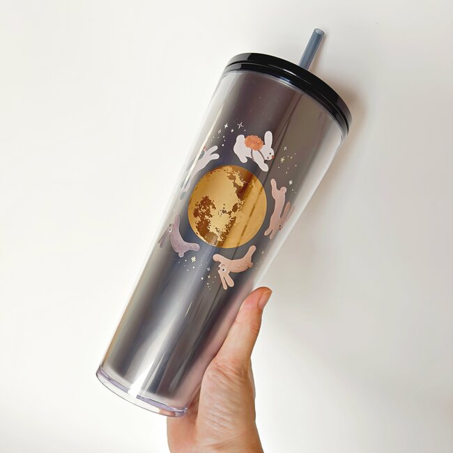 【スタバ】朝イチで買っちゃった！可愛すぎる「夜空みたいなタンブラー」満月とウサギのデザインがたまらない！《購入レビュー》