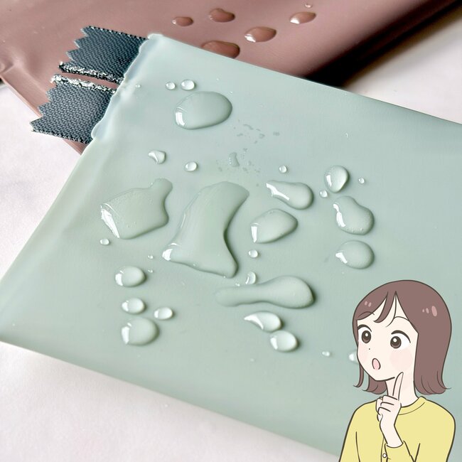 【3COINS】普通の財布に戻れないかも…！スマホより薄い“ぺたんこポーチ”カードや診察券が30枚入って便利！《購入レビュー》