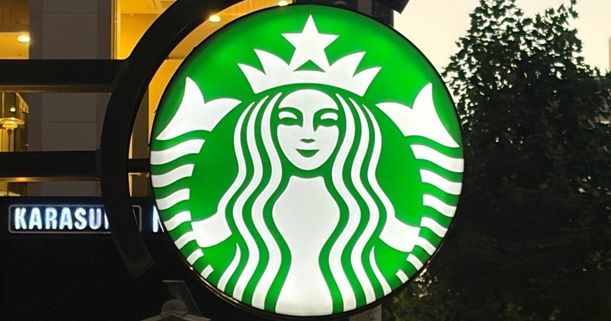 【スタバ】「2店舗目で発見」「かわいすぎる」ハロウィン限定の“幻想的なグラス”猫耳がめっちゃキュート！「めちゃくちゃ好きです」《購入レビュー》 - これ、買ってよかった！