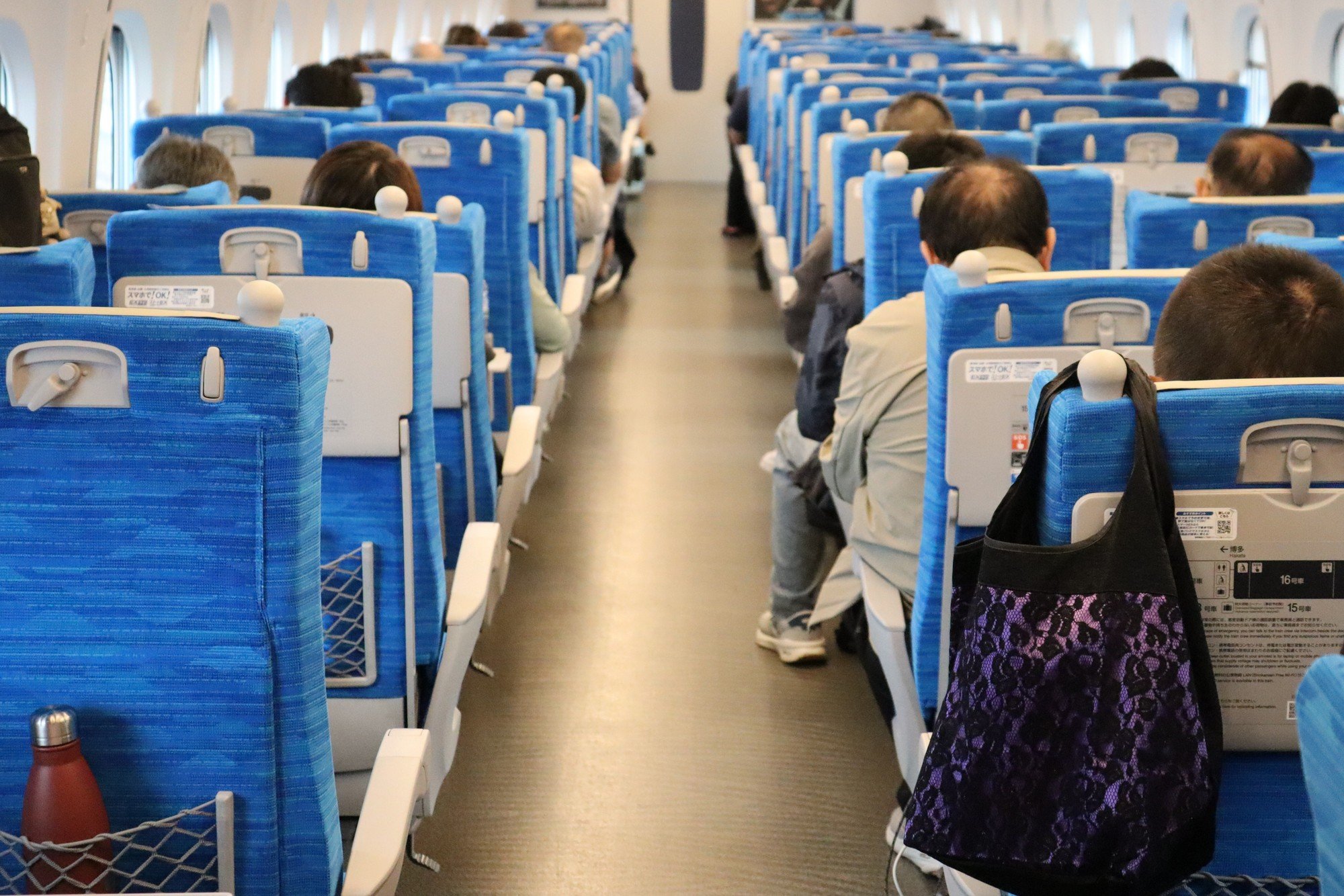 「もはや暴力行為…！」新幹線で嫌われる人が無意識に繰り返している「3つのNG行動」