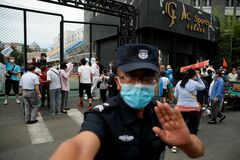 北京にコロナ感染再発の衝撃、市民生活に影響再び