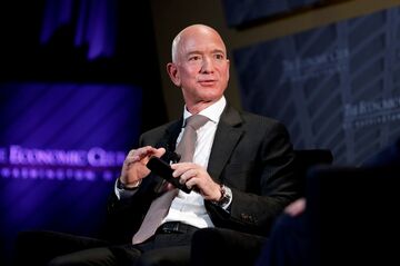 アマゾンなど米企業トップ、相場崩落前に自社株売り抜け