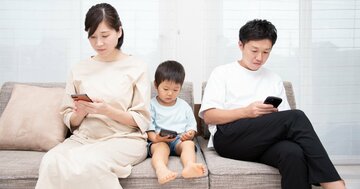 「うわ、私もやってる…」子どもに注意する親ほどハマりがちな6つの「言行不一致」