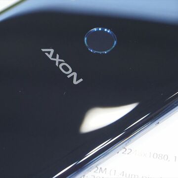 ZTE反撃の狼煙! “全部入り”フラッグシップ「AXON 9 Pro」発表