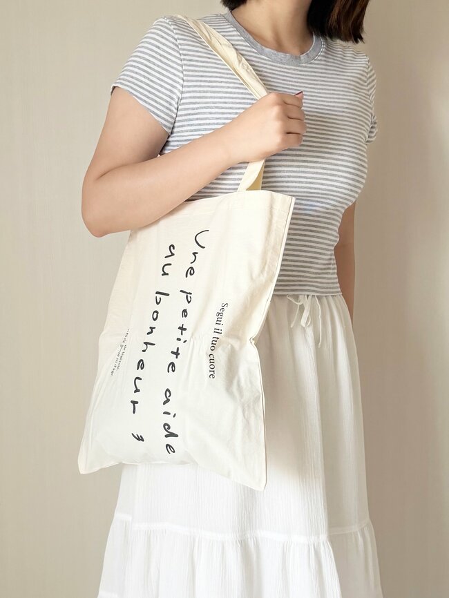 「3色大人買い」「可愛くて一目惚れ」3COINSの“水をはじくトートバッグ”が雨の日に大活躍！「梅雨が来ても怖くない」