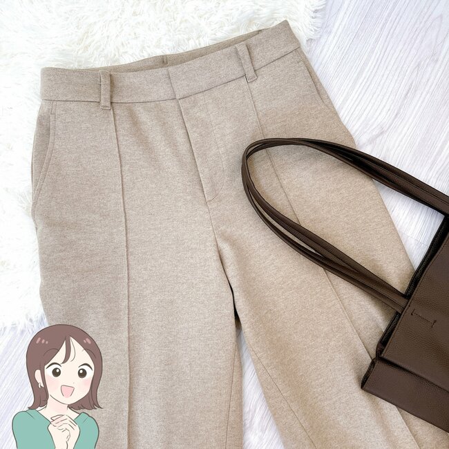 「冬にこのパンツは必要！」ユニクロの“あったかワイドパンツ”美脚見えなのにジャージみたいに楽ちん！「色違いでもう1本欲しい」「下半身のラインが目立ちにくい」